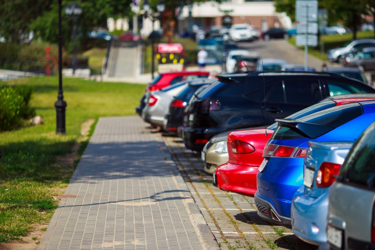 Parkplatzmangel: Lösungen für Wohngebiete